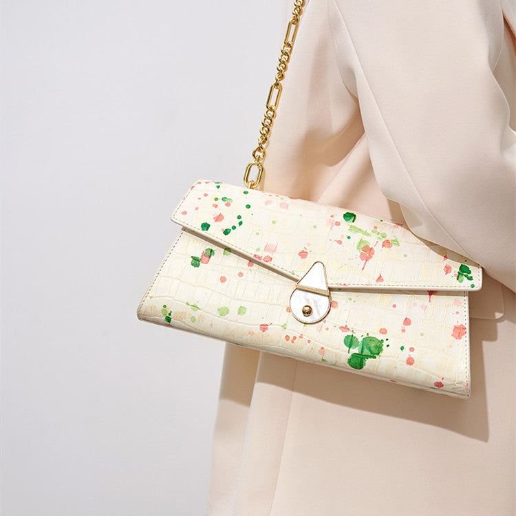 Luxuriöse Achseltasche aus Schleierleder mit 18-karätiger Goldkette – Das exklusive Sommeraccessoire